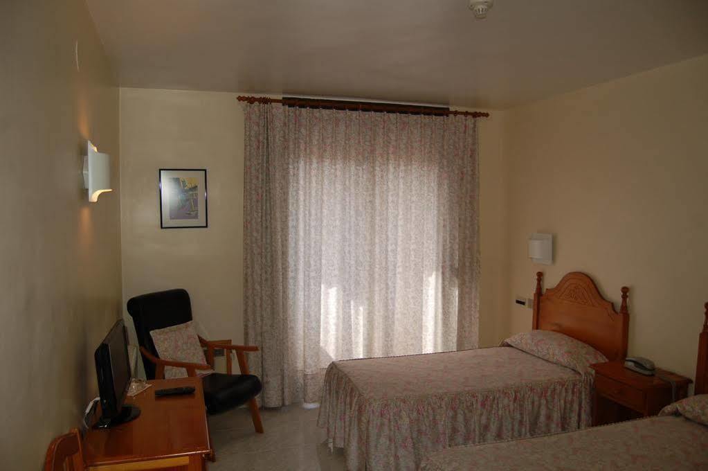 Hotel Llucena Lucena del Cid Esterno foto